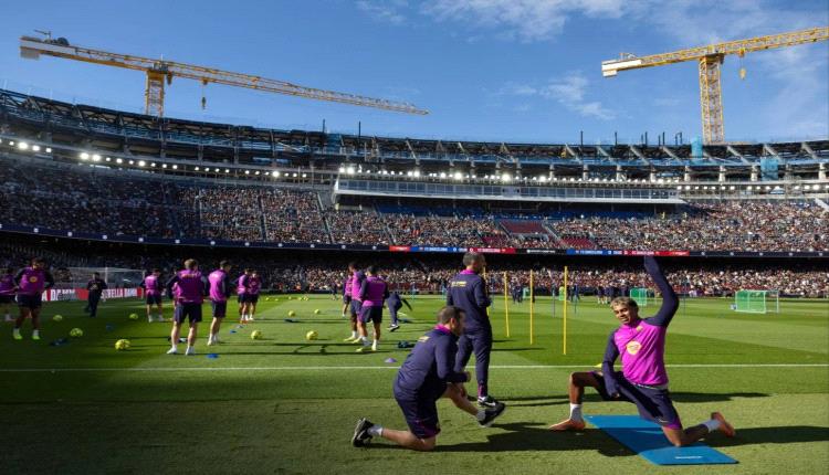 جماهير برشلونة تُشاهد تدريبات الفريق لأول مرة في كامب نو