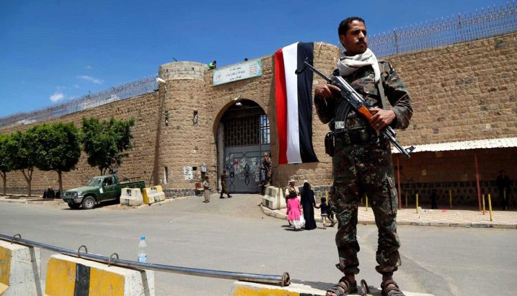 مقتل طفل بعد ساعات من احتجازه في سجون الحوثيين
