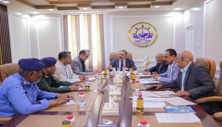 تفاصيل اجتماع اللجنة الوزارية العليا للتحقيق في حادثة احتراق حافلة النقل الجماعي بأبين