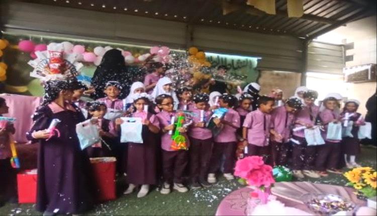 مدرسة في تبن بلحج تكرم اوائل طلابها للعام الدراسي 2024_2025م