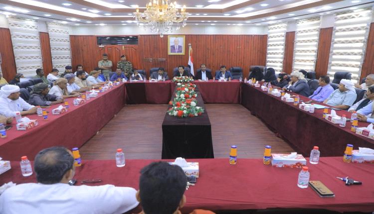 السلطة المحلية في المهرة تحدد موقفها من الإيرادات وقرارات مجلس القيادة