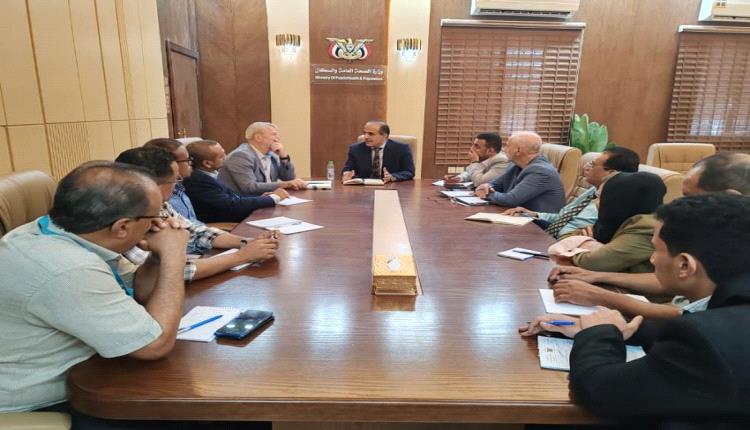 وزير الصحة يبحث مع ممثل اليونيسيف التحضيرات لقمة المانحين والوضع التغذوي في اليمن