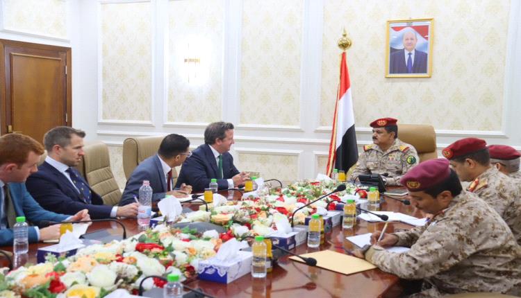 الوزير الداعري للملحق العسكري البريطاني : الحوثيون يتوسعون في التنسيق مع "التنظيمات الإرهابية" في اليمن والصومال ما يهدد أمن الملاحة