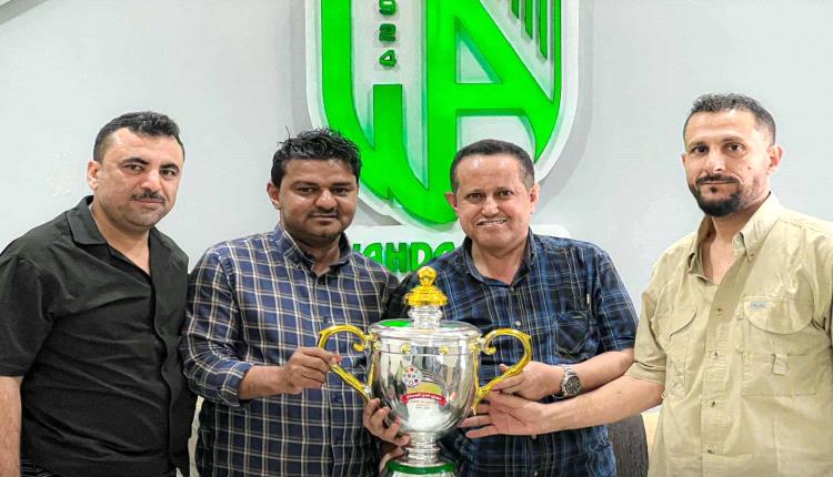 رئيس انتقالي لحج وضاح الحالمي يزور نادي وحدة عدن ويهنئه بتحقيق دوري عدن الممتاز النسخة الثالثة