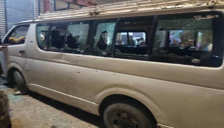 صور/ استهداف فندق عدن بقذائف حية