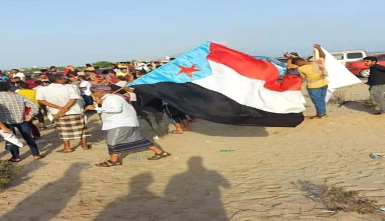 دعوة جديدة إلى الإعتصام أمام بوابة القصر الرئاسي في معاشيق 