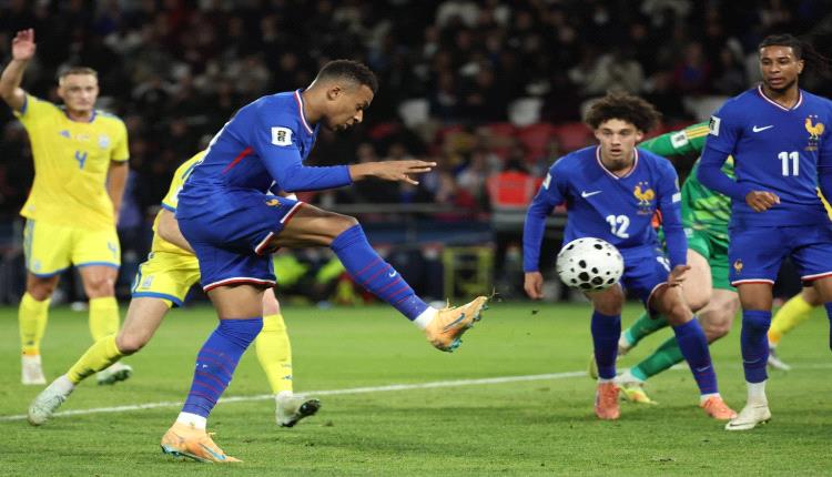 مبابي يمنح فرنسا بطاقة المونديال من بوابة أوكرانيا