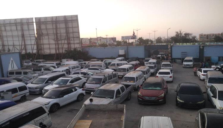 إنتشار واسع لشرطة السير عدن لليوم الثاني لضبط المركبات المخالفة