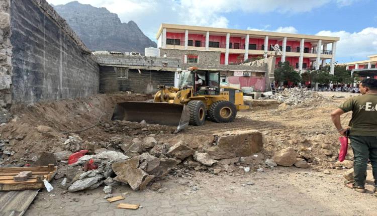 تدشين العمل بإنشاء مبنى متكامل لمحو الأمية وتعليم الكبار في المعلا 
