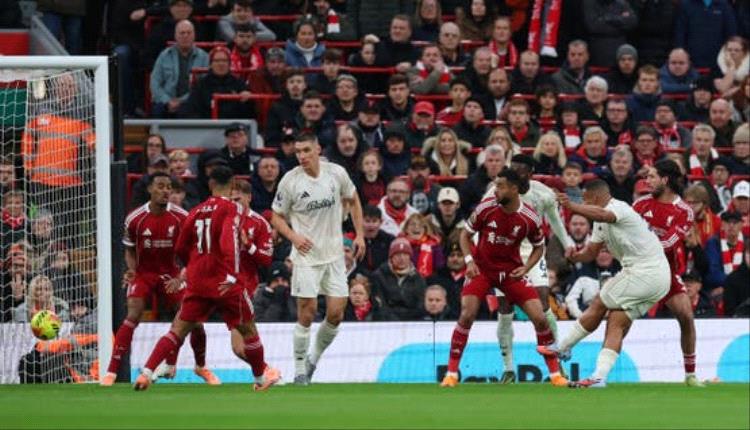 نوتنغهام فورست يضاعف آلام ليفربول ويُسقطه في الانفيلد بثلاثية قاسية