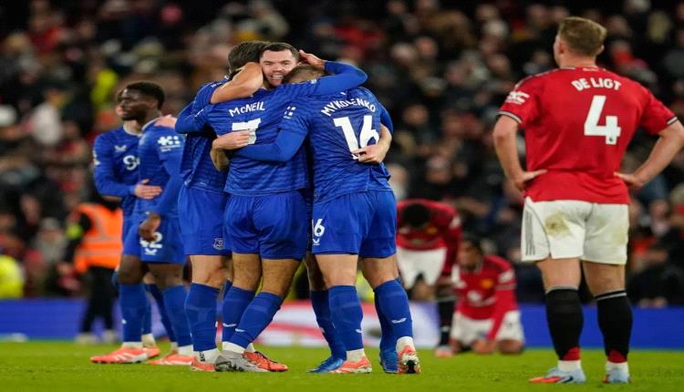 بعشرة لاعبين... إيفرتون يُسقط مان يونايتد في أولد ترافورد