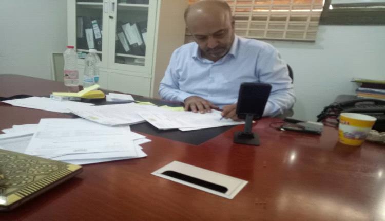 خطوة غير مسبوقة في عدن لمواجهة ارتفاع الأسعار والابلاغ عن المخالفات