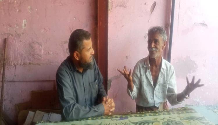 26عاما من الشاي والقهوة.. حكاية رجل ستيني يعمل ليبقى أهله على قيد الحياة
