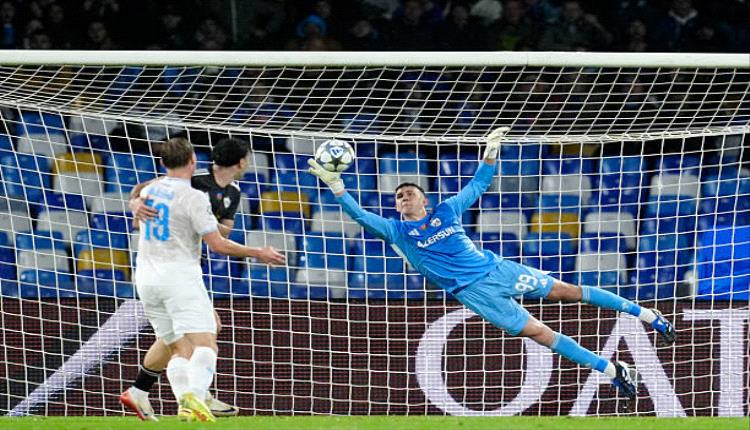 نابولي يهزم كاراباخ بثنائية في دوري الأبطال