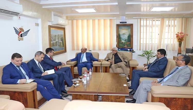 عدن.. لقاء يمني- روسي لتعميق الشراكة في القطاع المالي والاقتصادي
