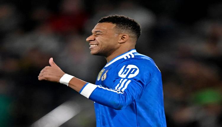 مبابي يتسلم جائزة هداف الدوري لموسم 2024 - 2025