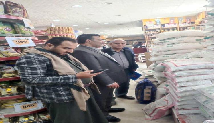 مناورة حوثية للالتفاف على مطالب التجار بإلغاء الزيادة الجمركية
