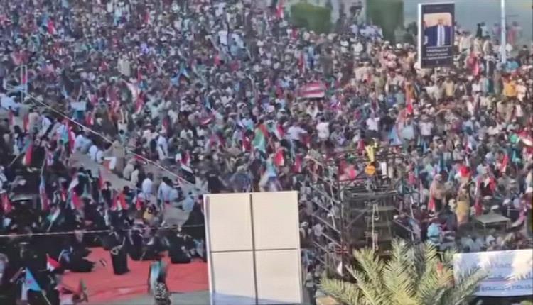 فيديو/ أبناء سيئون يفوضون الرئيس الزُبيدي لتحرير وادي حضرموت