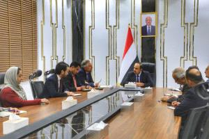 محافظ حضرموت  يبحث مع وفد الاتحاد الأوروبي تعزيز التعاون والاستقرار ودعم جهود السلام والاقتصاد المحلي
