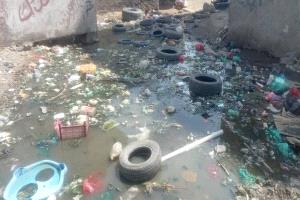 مياه المجاري تحاصر منازل المواطنين في حي عبدالقوي بالشيخ عثمان منذ ستة أشهر