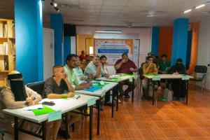 "عدن للفنون" تطلق ورش سلام في صيرة