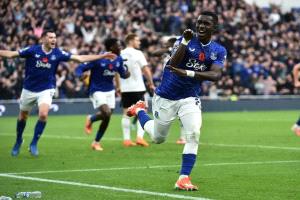 إيفرتون يهزم فولهام بثنائية في الدوري الإنجليزي الممتاز