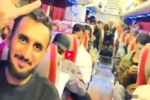 فيديو - فرحة مسافرين يمنيين قبل إحتراق أجسادهم حتى الموت