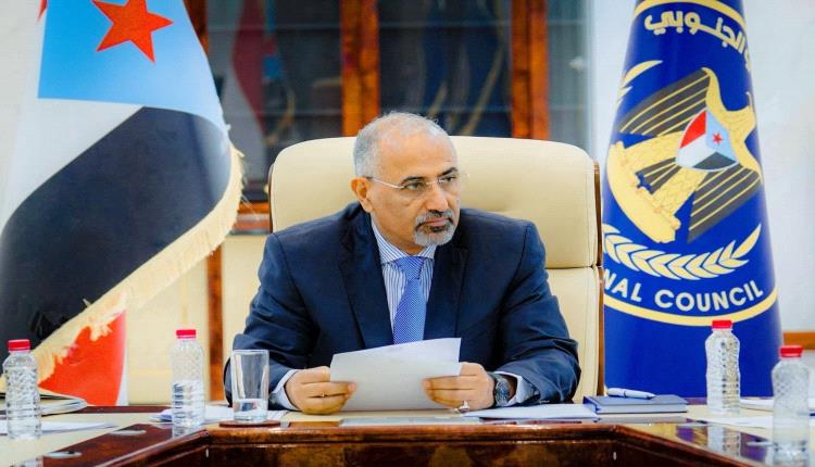 بعيداً عن أيادي إيران.. ما دلالات تصريحات الرئيس الزبيدي باعلان الجنوب الفدرالي العادل والمنفتح سياسياً؟ 