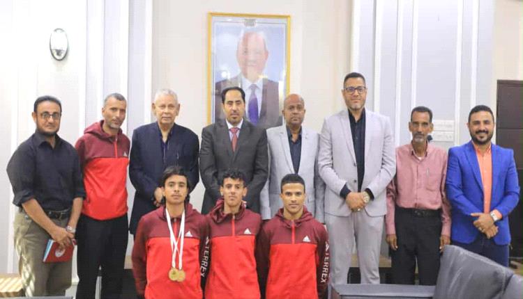 وزير الشباب والرياضة يستقبل بعثة المنتخب الوطني لألعاب القوى للشباب ويوجه بتكريمها
