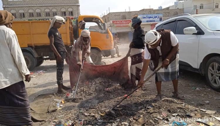 بتوجيهات مدير عام ميفعة تم تدشين حملة نظافة شاملة بعاصمة مديرية ميفعة جول الريدة 