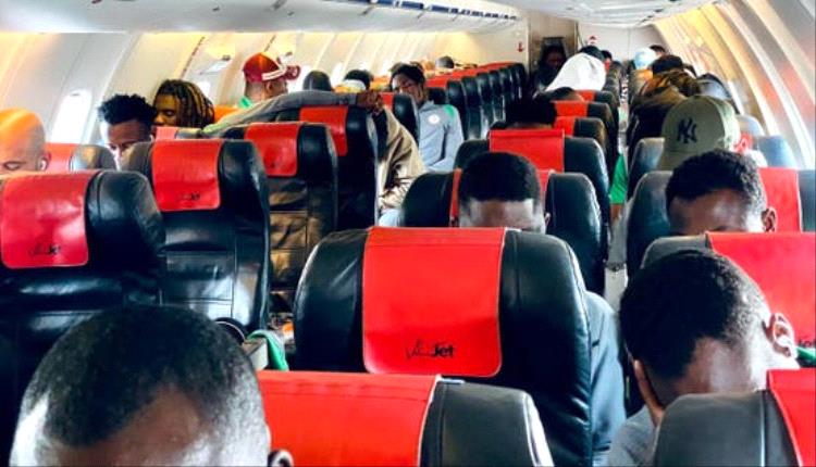 "زجاج الطائرة تحطم".. نجاة منتخب نيجيريا من كارثة جوية