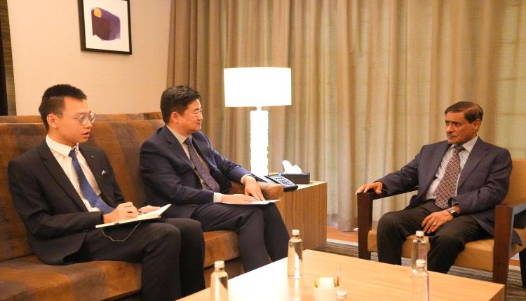 الصين تعيد تموضعها في الملف اليمني.. والبحسني يفتح الباب أمام شراكة اقتصادية واسعة