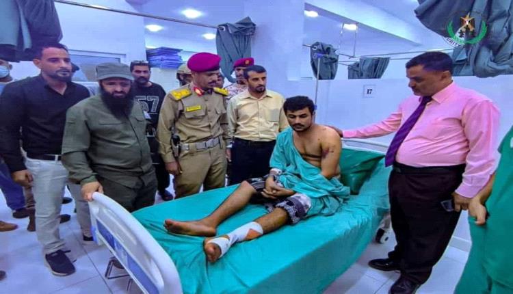 قادة عسكريون يزورون جرحى هجوم المحفد الإرهابي ويثمنون بسالة أبطال اللواء الأول دعم وإسناد