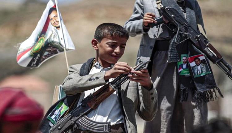 اعترافات ميدانية تكشف الواقع.. الحوثيون يزجون بالأطفال في المعارك ويخدعونهم بدورات طائفية