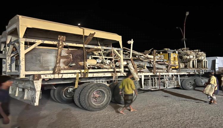 أهالي منطقة ساحلية في عدن :  نطالب بتوضيح رسمي حول مصير مصنع الثلج بعد تفكيك معداته