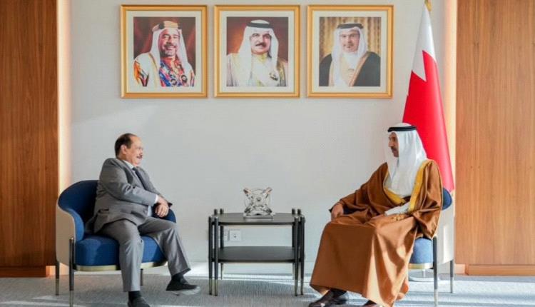 سفير اليمن في البحرين يلتقي وزير المواصلات لبحث استئناف رحلات "اليمنية" بين البلدين