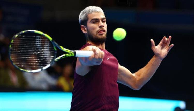 ألكاراز يحتفظ بصدارة التصنيف العالمي للتنس