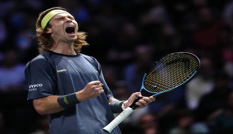 الروسي روبليف يبلغ الدور الثاني من دورة باريس للتنس