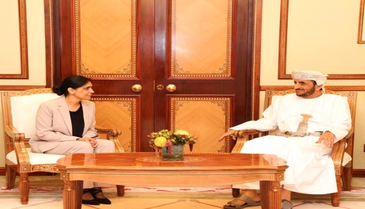 السفيرة البريطانية عبدة شريف تبحث في مسقط ملف السلام في اليمن