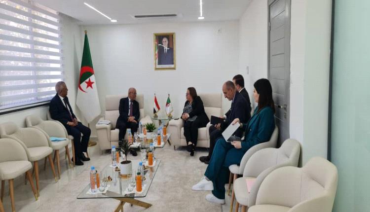 السفير اليزيدي يبحث تعزيز التعاون الثنائي في التعليم الفني بين بلادنا والجزائر
