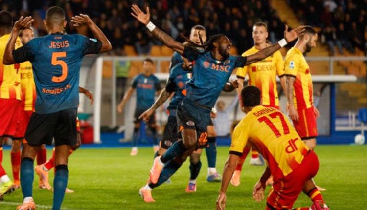 نابولي يجتاز ليتشي بصعوبة ويتصدر مؤقتًا