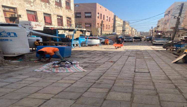 تواصل حملة النظافة الشاملة في مديرية صيرة بعدن
