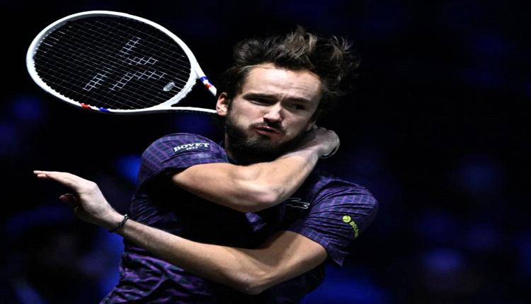 ميدفيديف يتقدم دون عناء في بطولة باريس للتنس.. وخروج مفاجئ لنوري