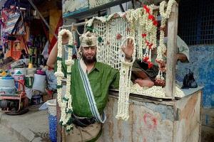 الفُل اللحجي ..روّجوا لاستخداماته المقرونة بالأفراح والليالي المل..