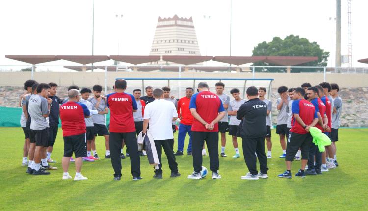 الاحمر الشاب يبدأ اولى خطواته لمواجهة عمان في نصف النهائي 