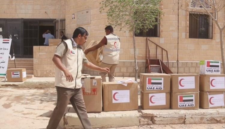 لأول مرة.. الإمارات تدخل أجهزة الكمبيوتر إلى مدارس شبوة اليمنية
