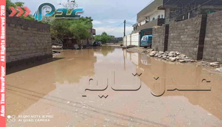 امطار غزيرة تحاصر منازل المواطنين بلحج