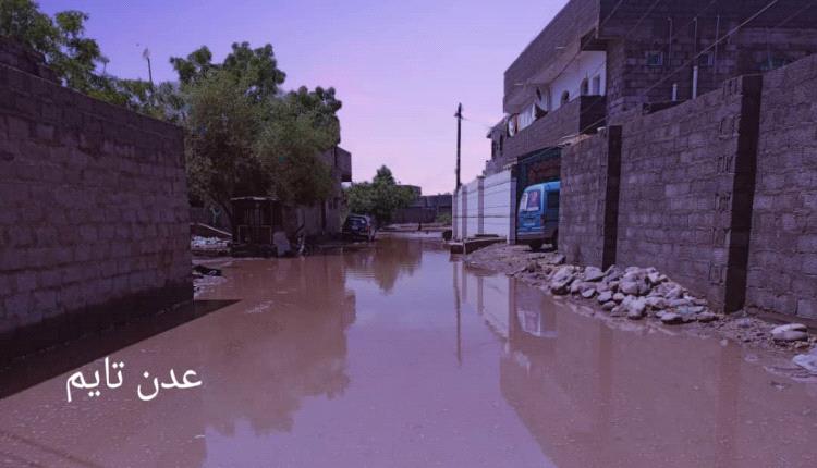 خلل كهربائي يحرم احياء سكنية في صبر لحج من الخدمة 
