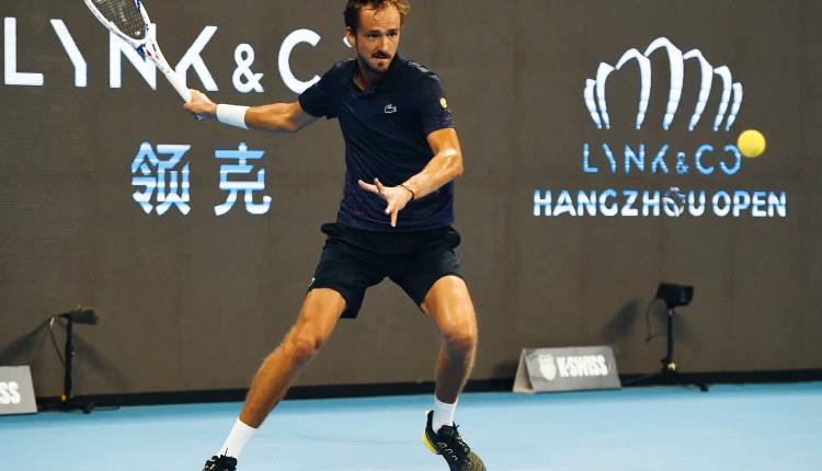 ميدفيديف يودع من ربع نهائي هانجستو.. وبوبليك يتقدم