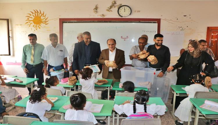 جمعية التكافل الإنساني تدشن مشروع توزيع الوجبات الصحية المدرسية بعدن